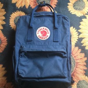 Fjallfaven Kanken Backpack // Navy Blue